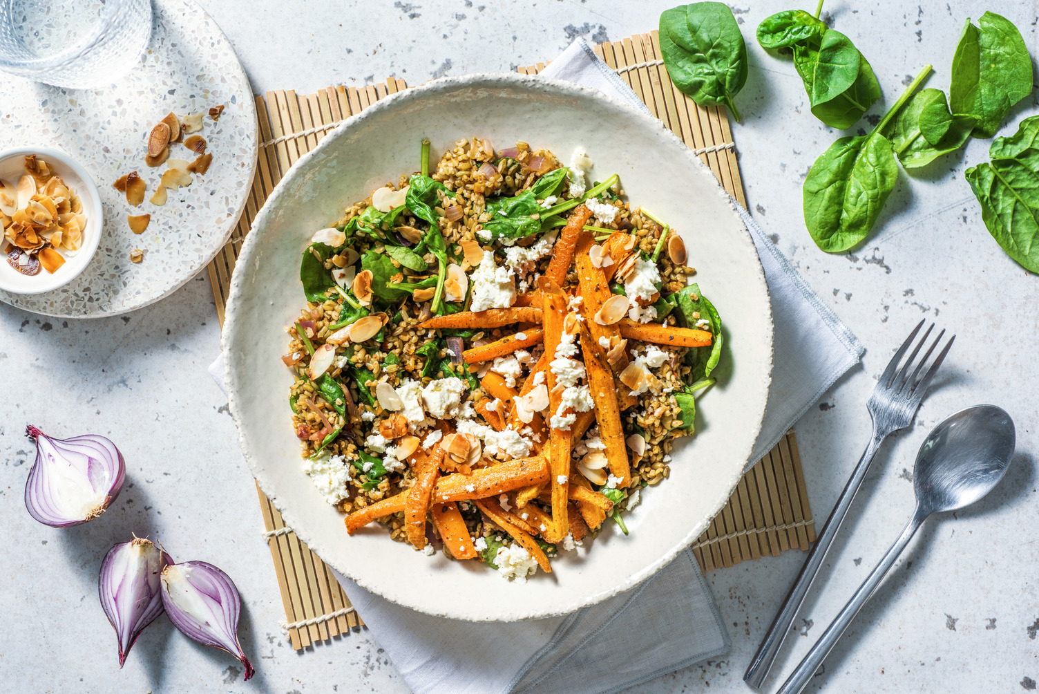 Freekeh épicé à l'orientale, carottes & épinards