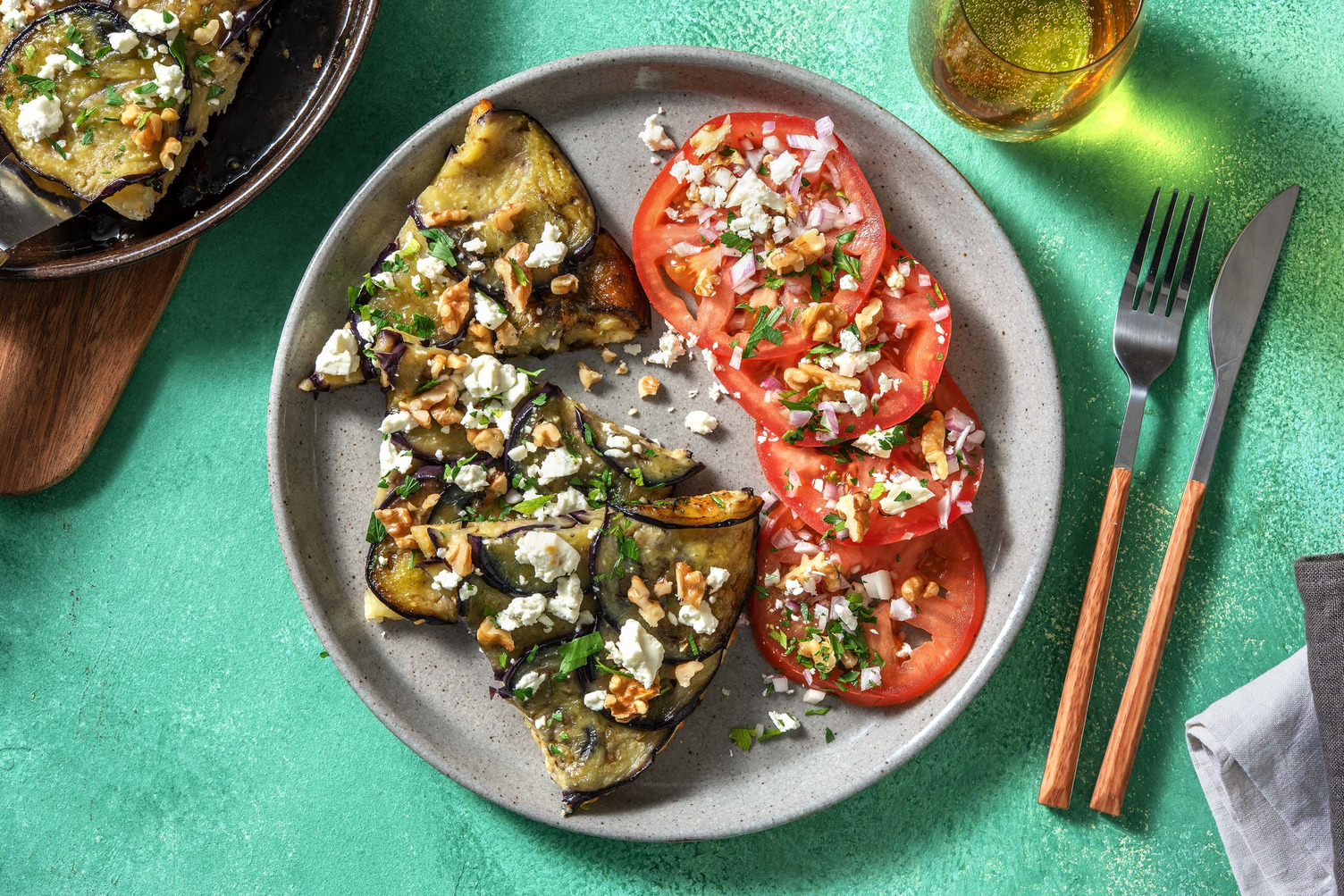 Tatin d'aubergines & salade de roquette mâche à l'échalote