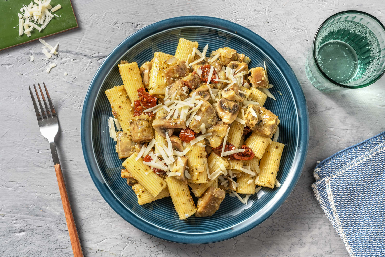 Rigatoni au pesto verde & champignons