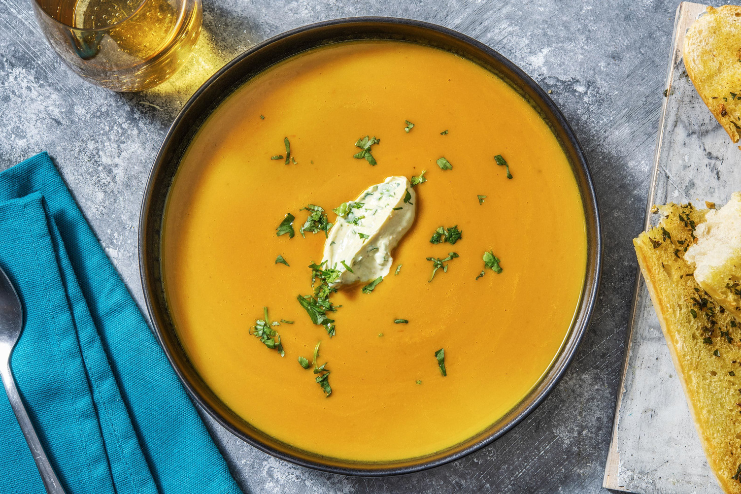 Velouté de butternut, crème de coco & curcuma