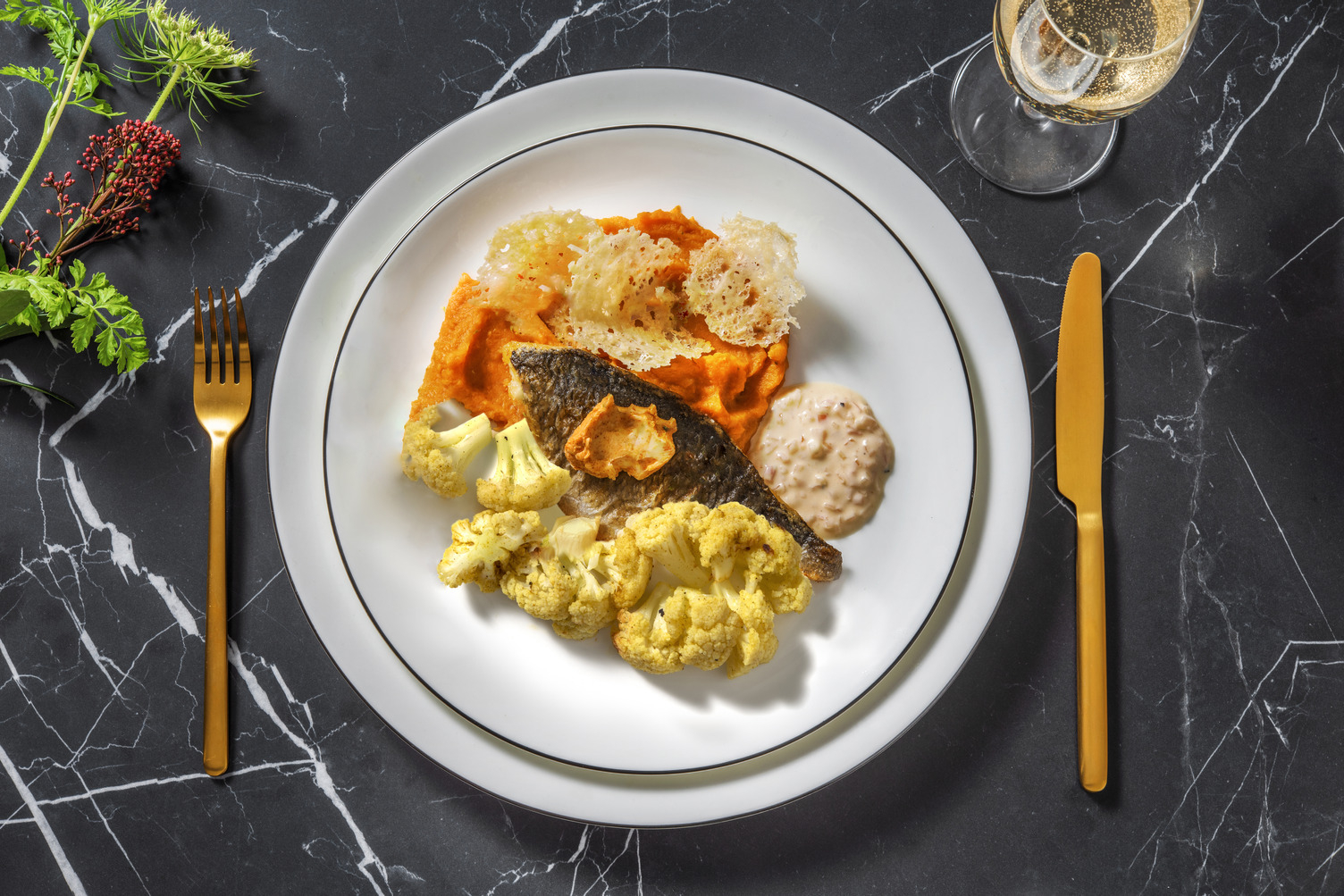 Daurade au beurre de paprika & tuile de parmesan