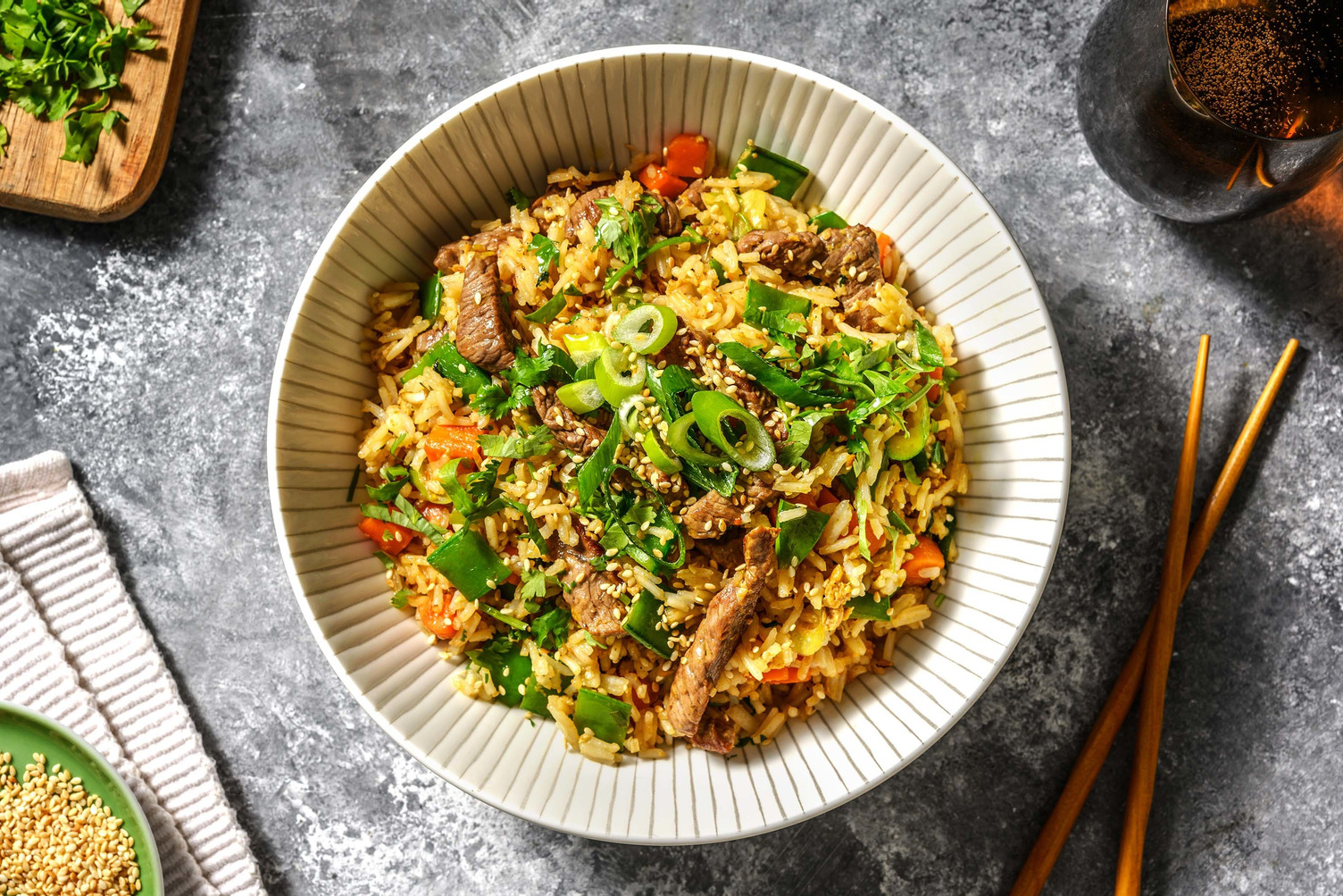 Riz sauté au bœuf mariné et coriandre