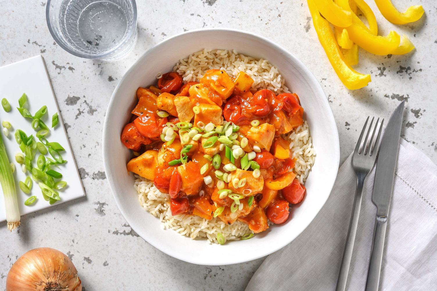 Kip in zelfgemaakte zoetzure saus