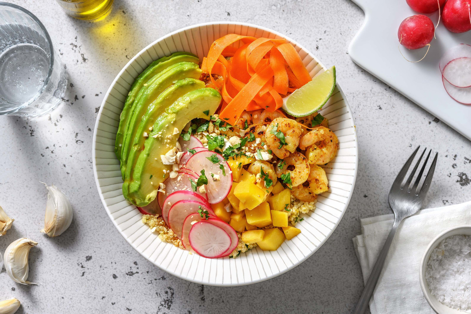 Bowl quinoa, crevettes & avocat