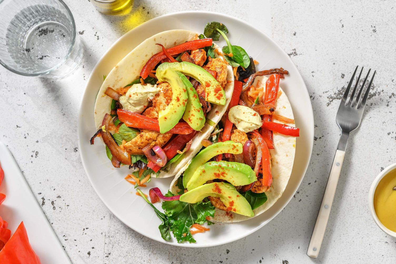 Wraps poulet avocat, sauce yaourt aux épices