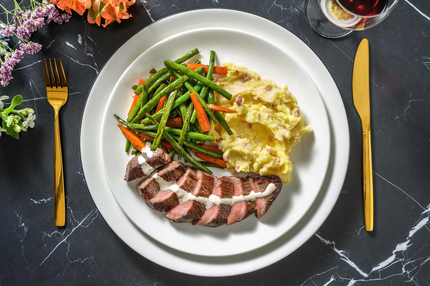 Saftig steak og flødesauce