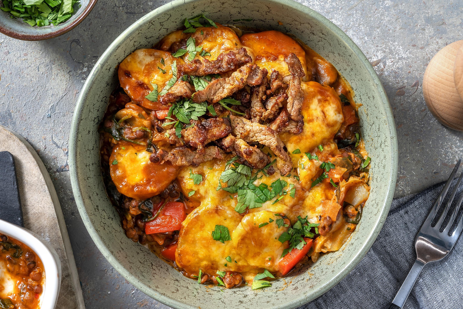 Linsenauflauf mit extra Bio-Schweinefilet und Käse-Kartoffel-Haube