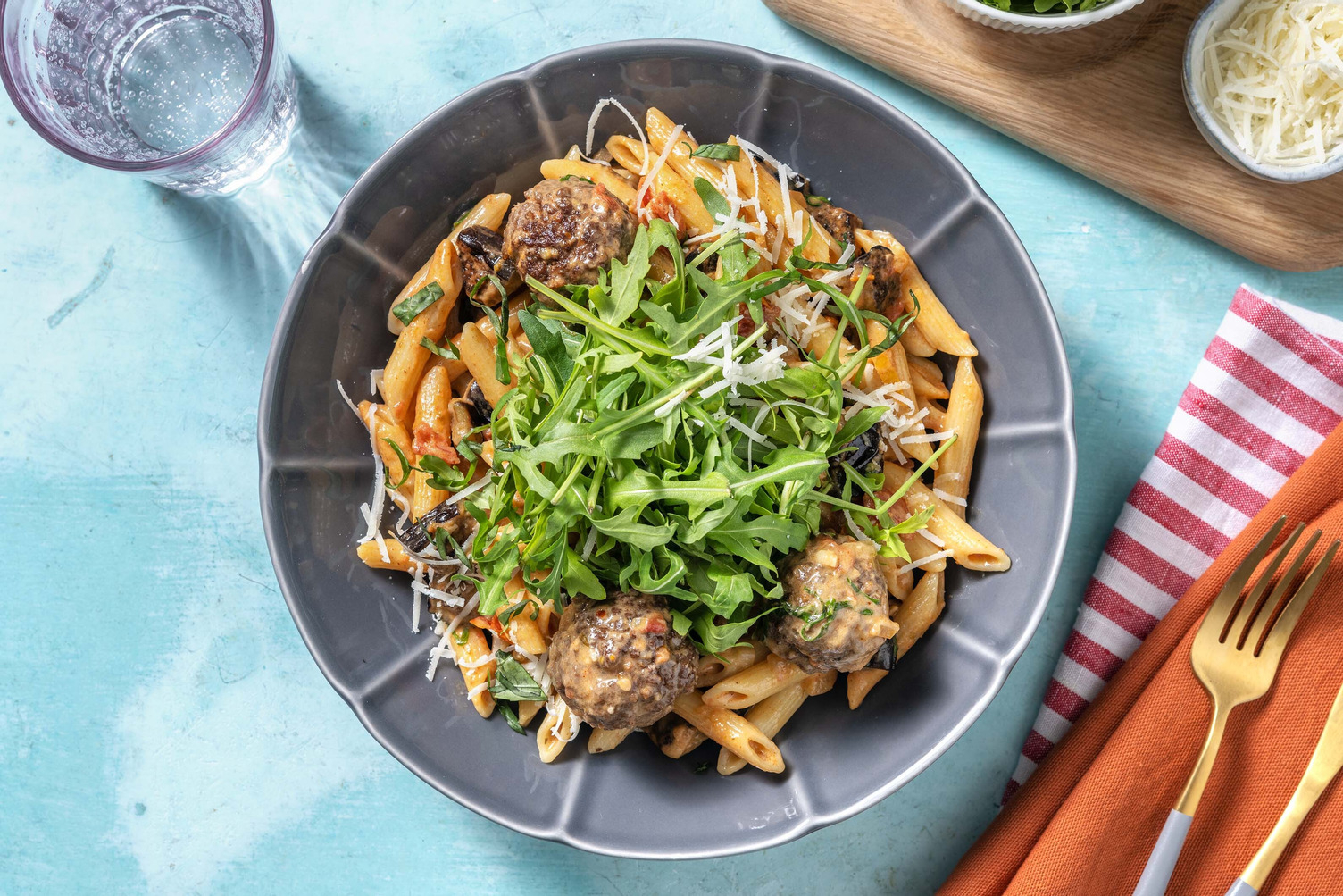Veggie + Protein - Penne met rundergehaktballetjes als extra