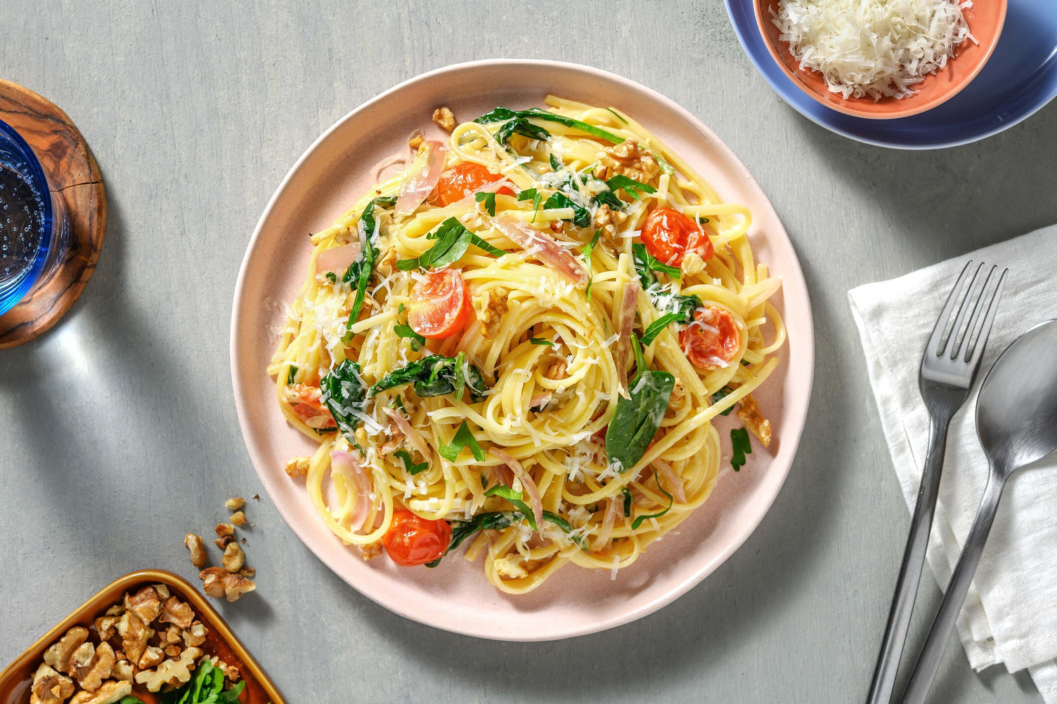 Linguine crème de parmesan, noix & ciboulette