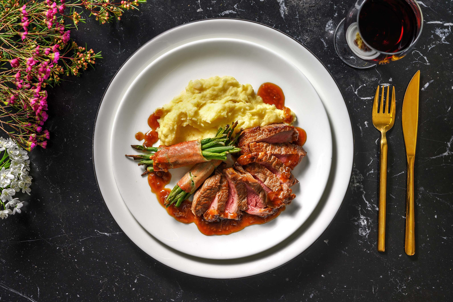 Pandestegt steak og rødvinssauce