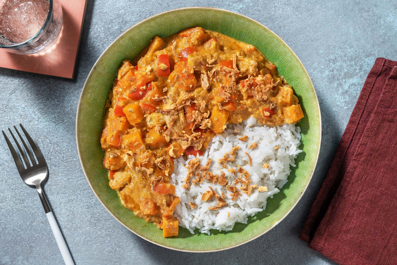 Curry de poulet à la patate douce épicé 