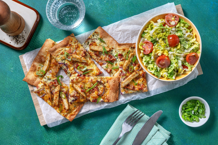 Flammkuchen mit Bärlauchschmand & Hähnchen