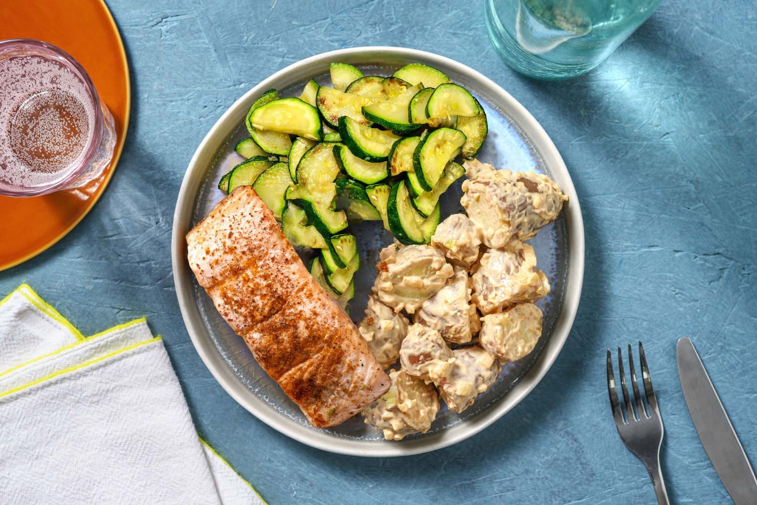 Zalmfilet met Aziatische stijl aardappelsalade