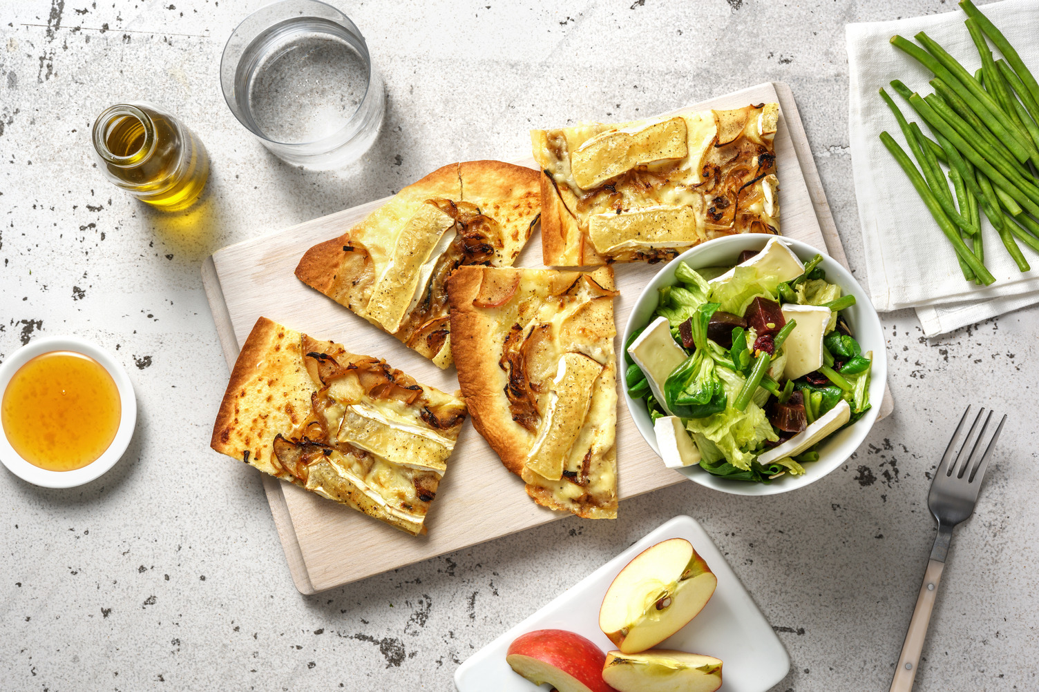 Double veggie - Flammekueche au brie et à la pomme