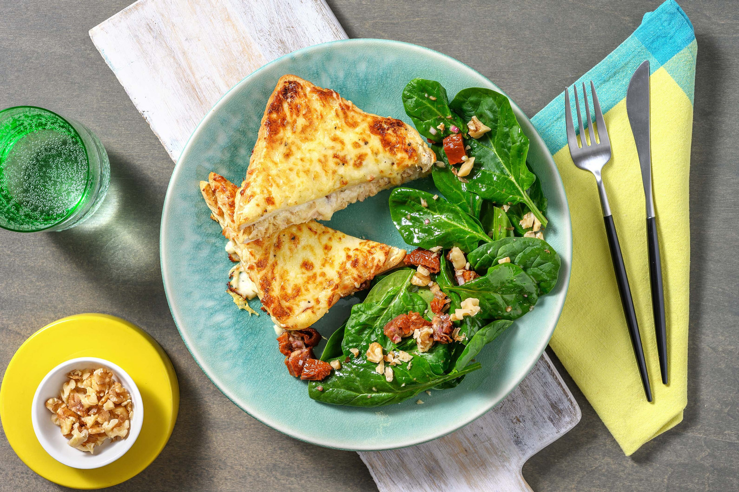 Croque au thon & crème de tomme râpée
