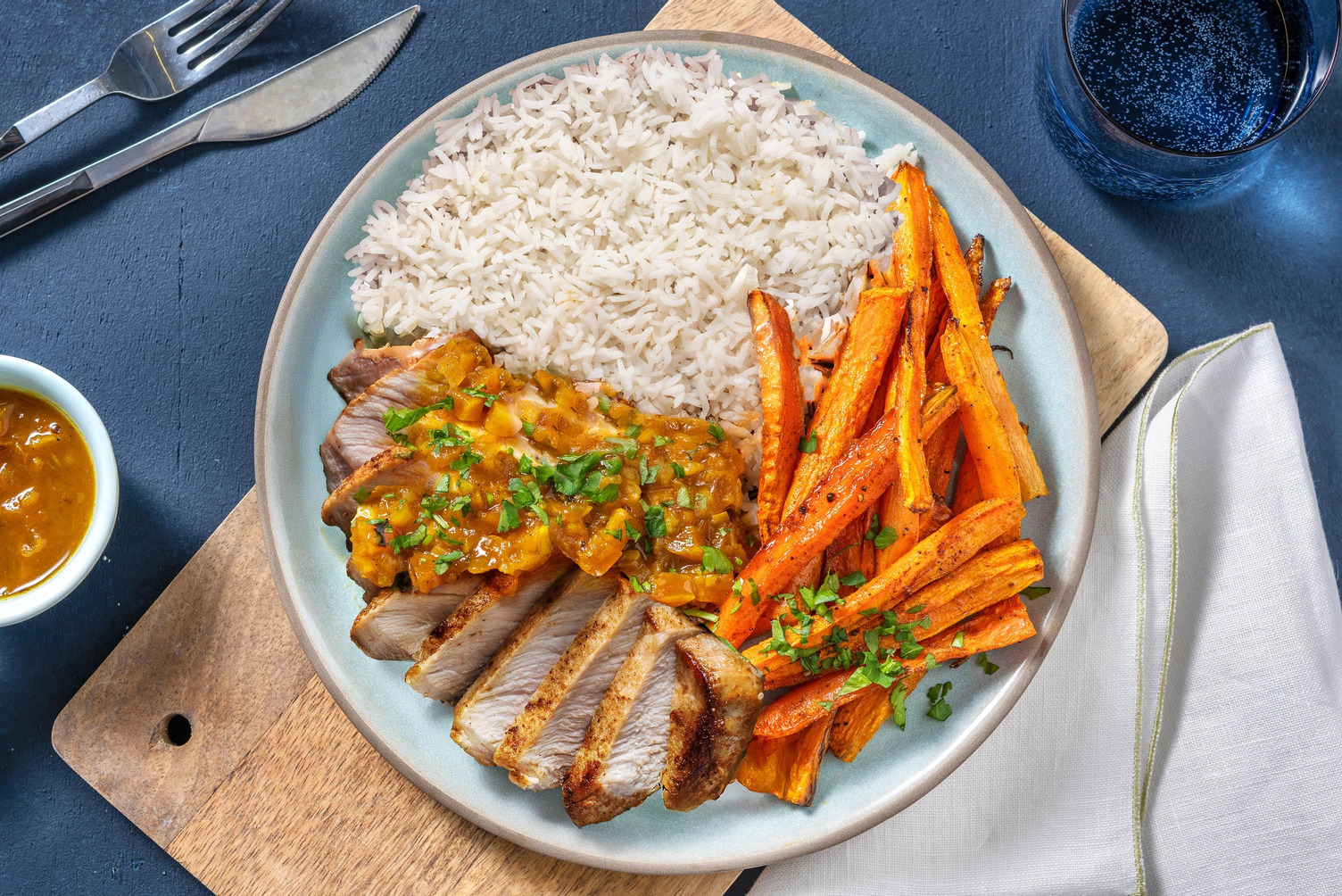 Schweinelachssteak mit Aprikosen-Curry-Soße
