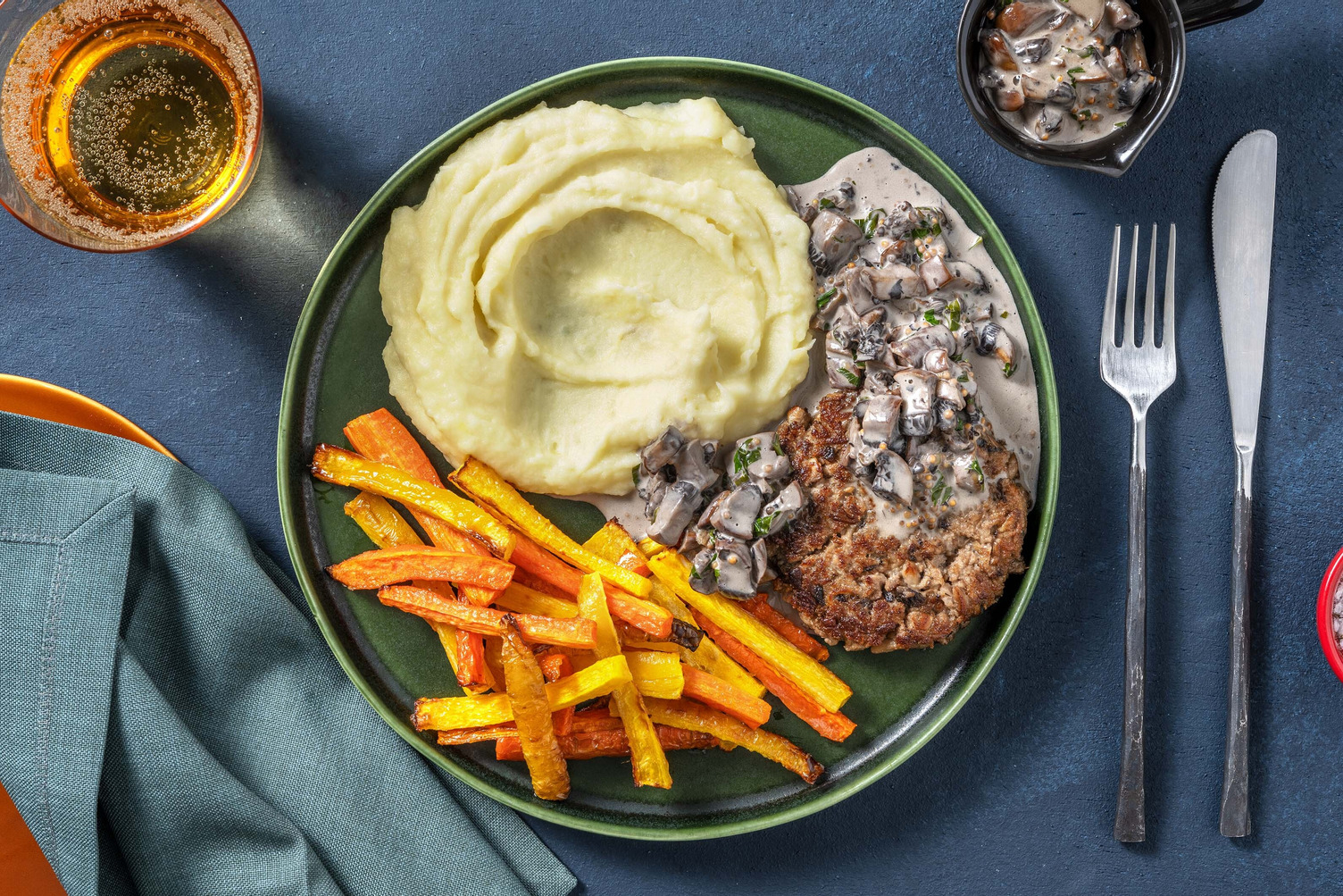 Steak haché mi-porc mi-bœuf, sauce au portobello