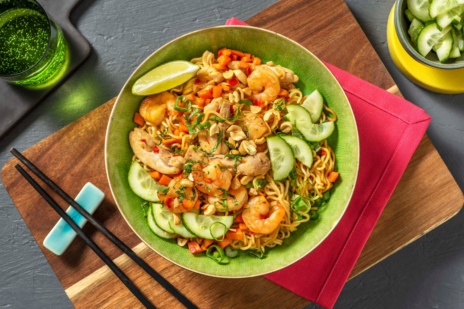 Pad thaï au poulet et aux crevettes