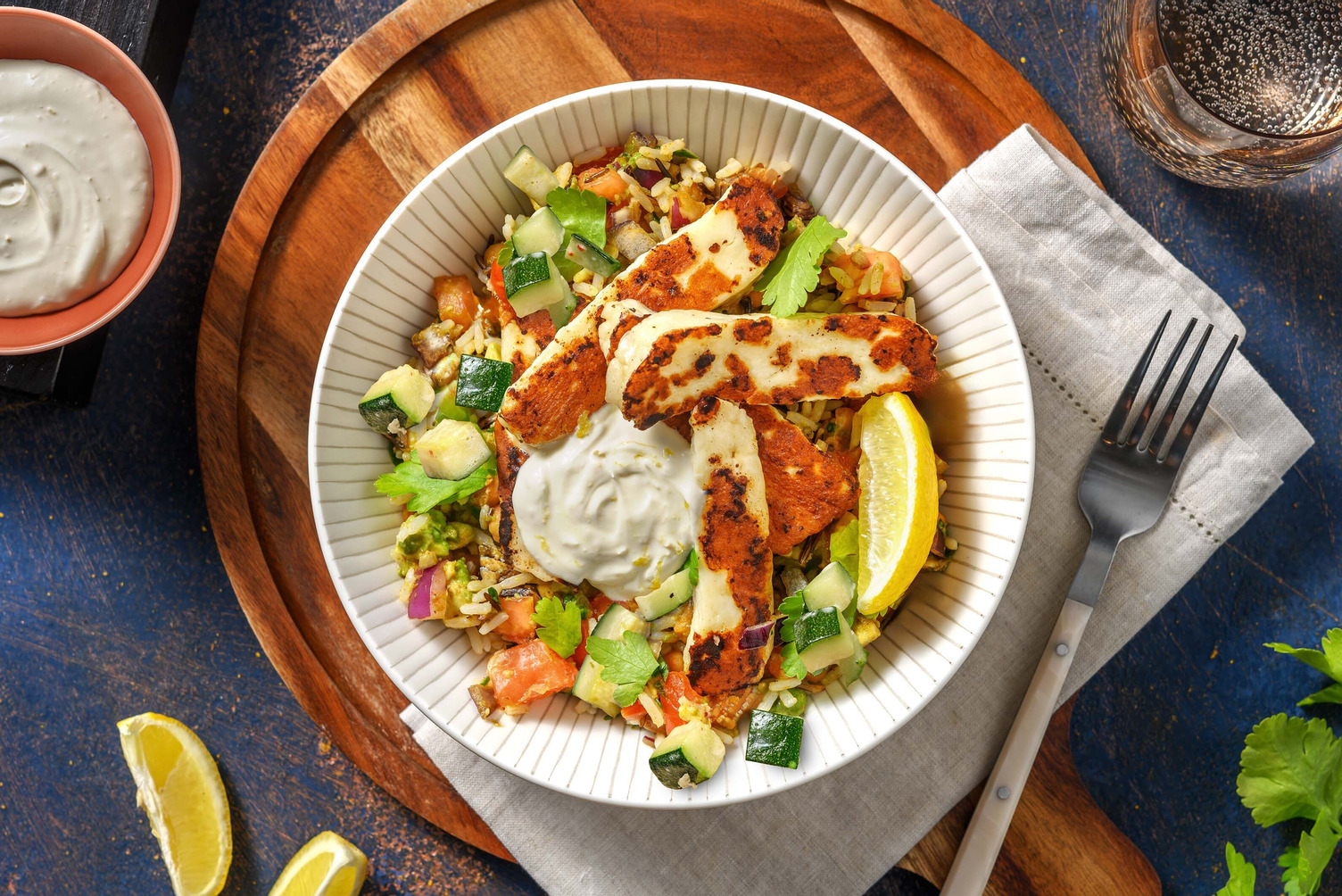 Midden-Oosters gekruide roerbak met witte grillkaas en rijst