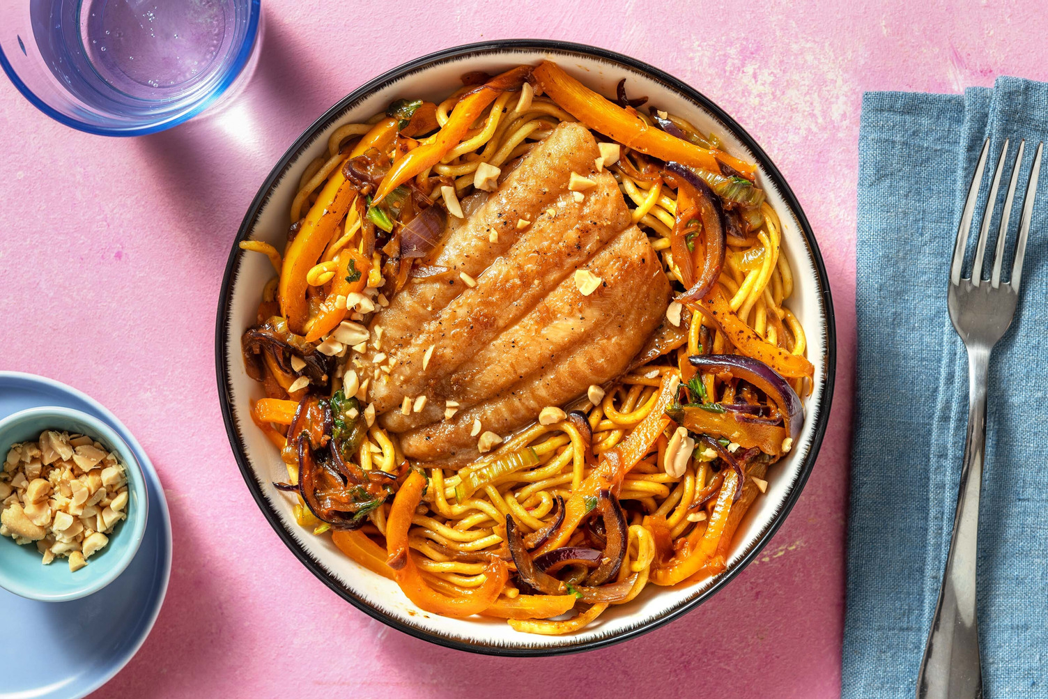 Filet de merlu et nouilles sautées