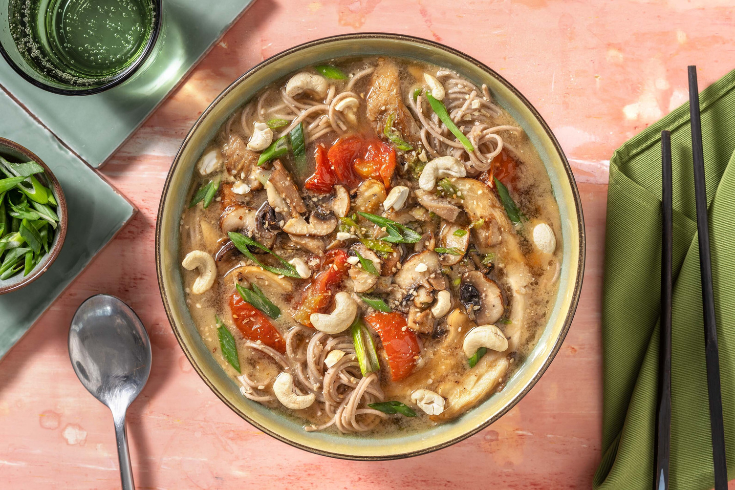 Soupe de nouilles soba aux champignons
