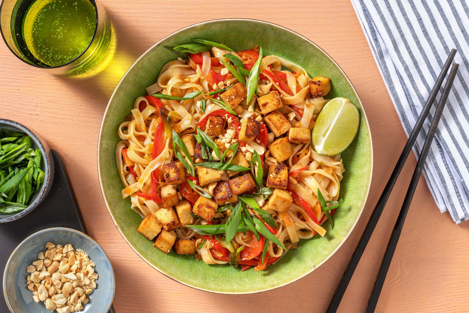 Pad thaï végétarien tofu, poivron & cacahuètes