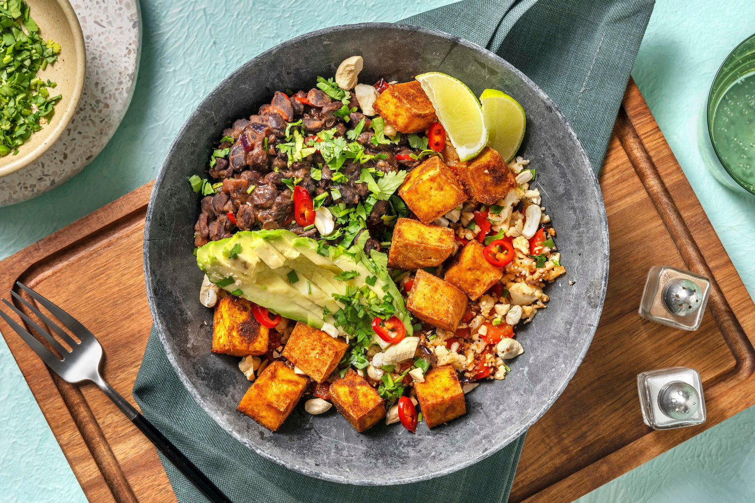 Burrito bowl végétarien au tofu et avocat