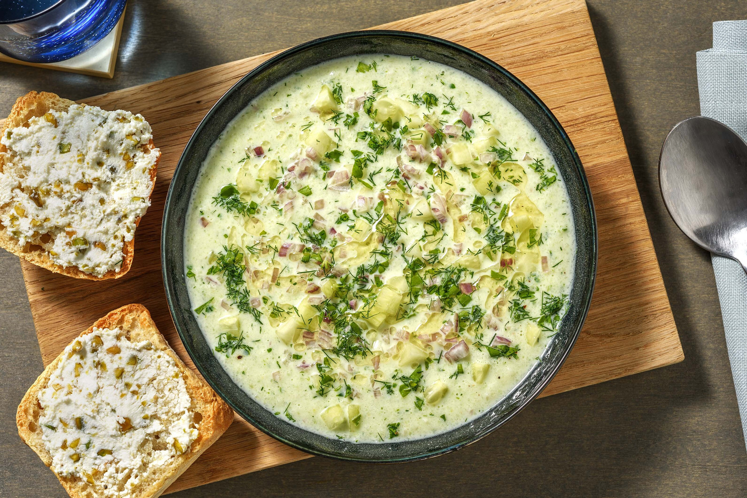 Gaspacho de concombre aux herbes