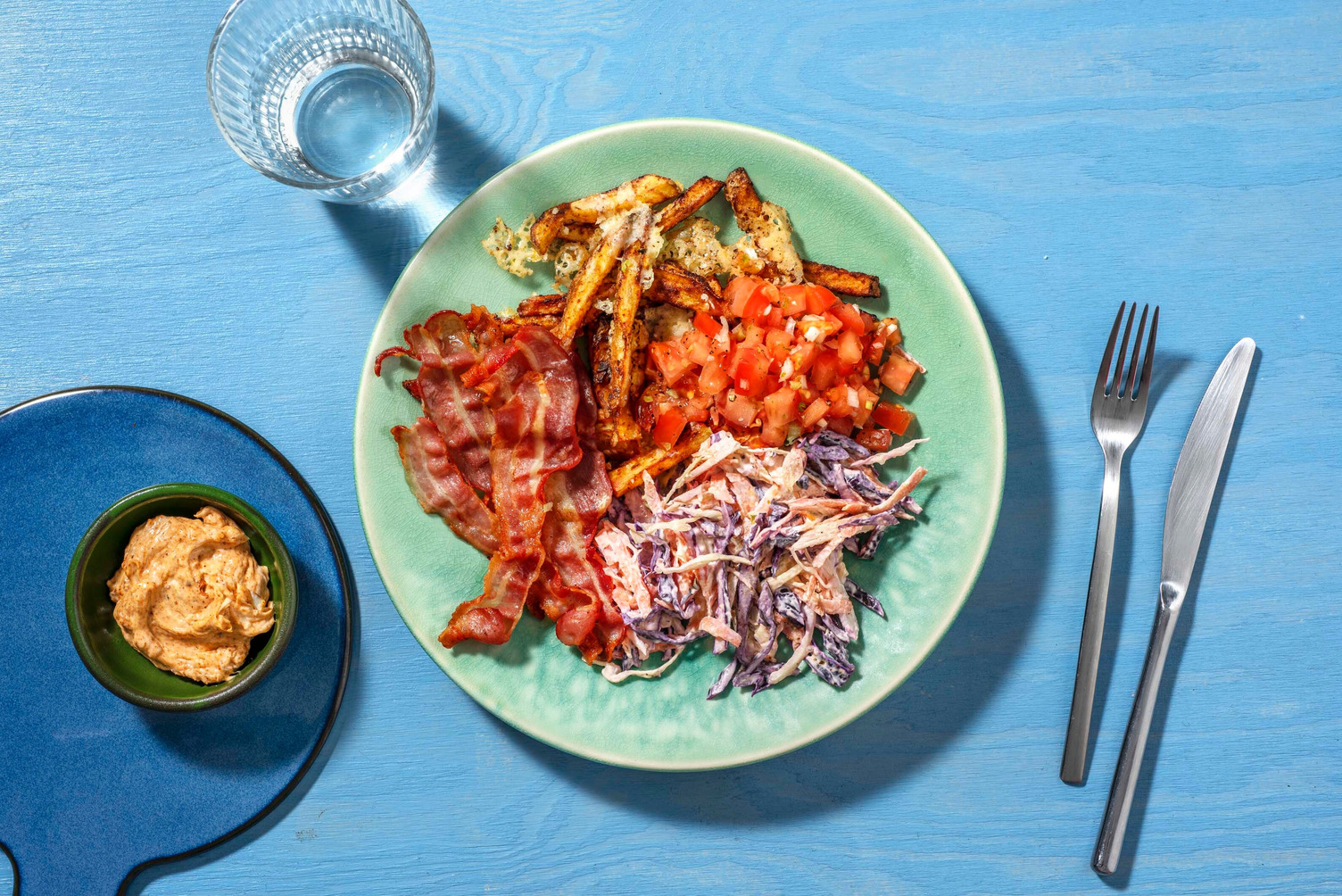 Loaded fries met ontbijtspek en cheddar