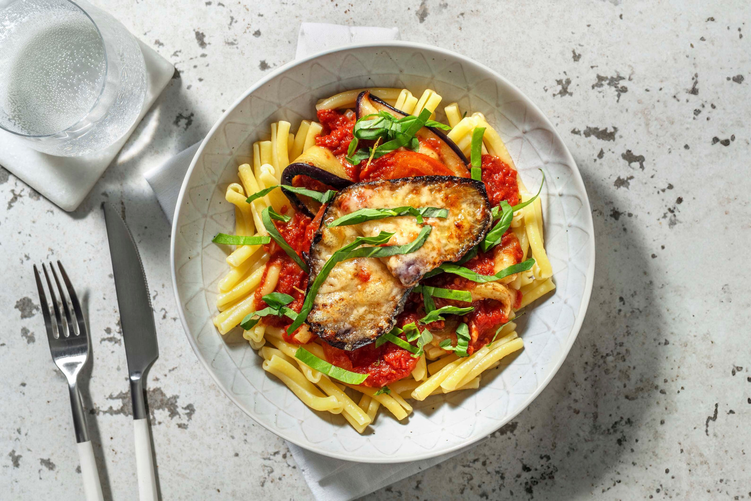 Gratin d'aubergine et courgette en sauce tomate