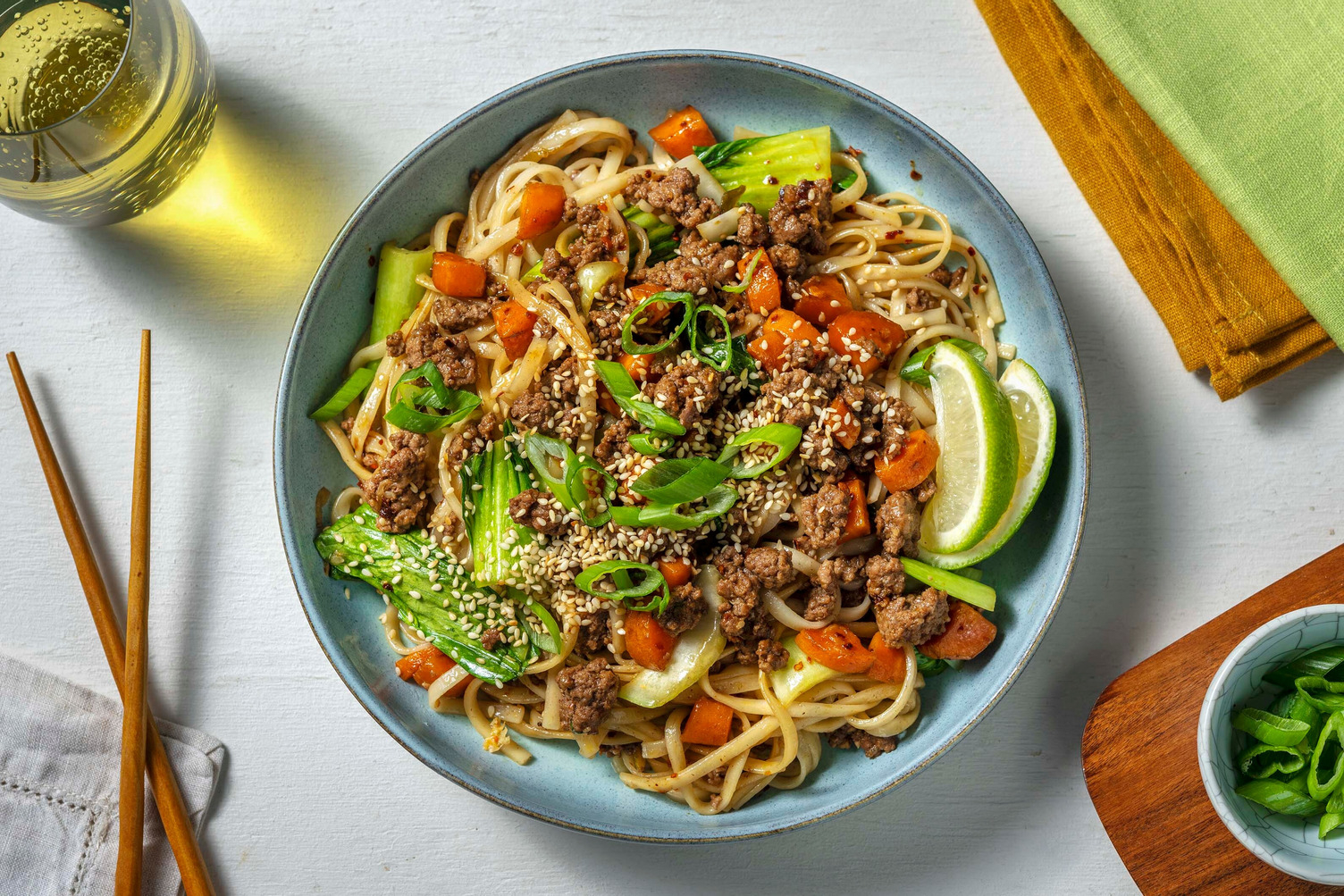 Honungs- och sojastekta nudlar