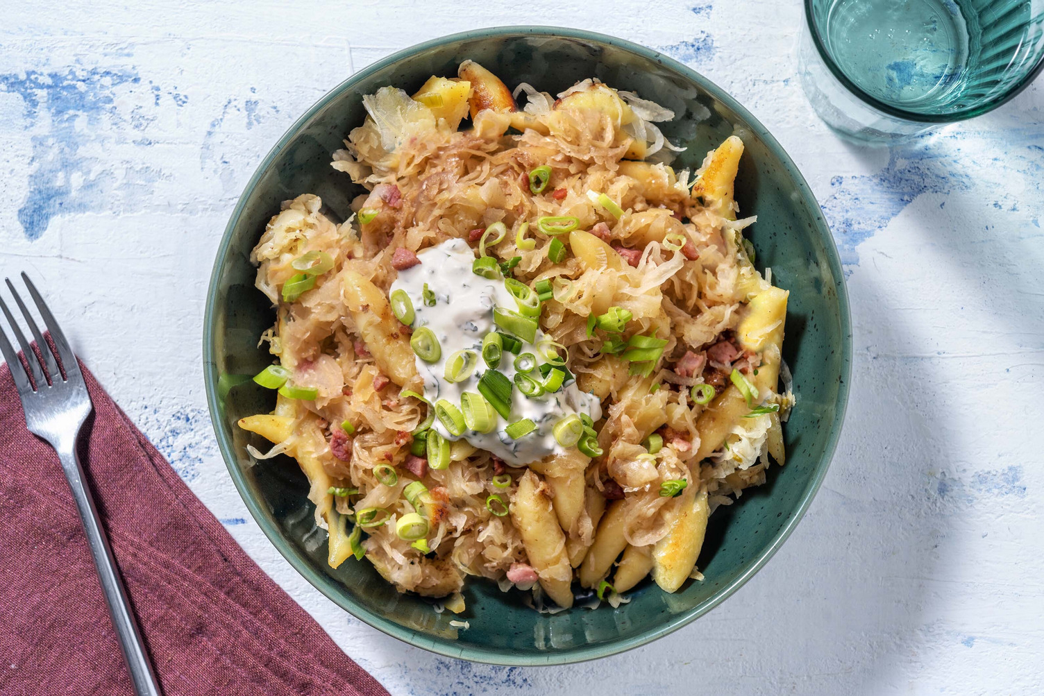 Schupfnudelpfanne mit Bio-Schweinefilet und Sauerkraut