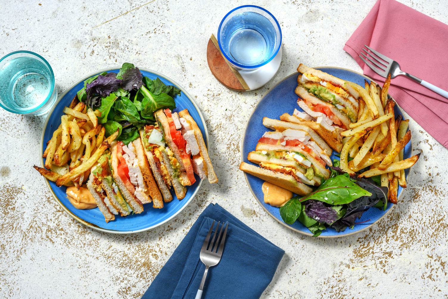Club sandwich au poulet, avocat & bacon