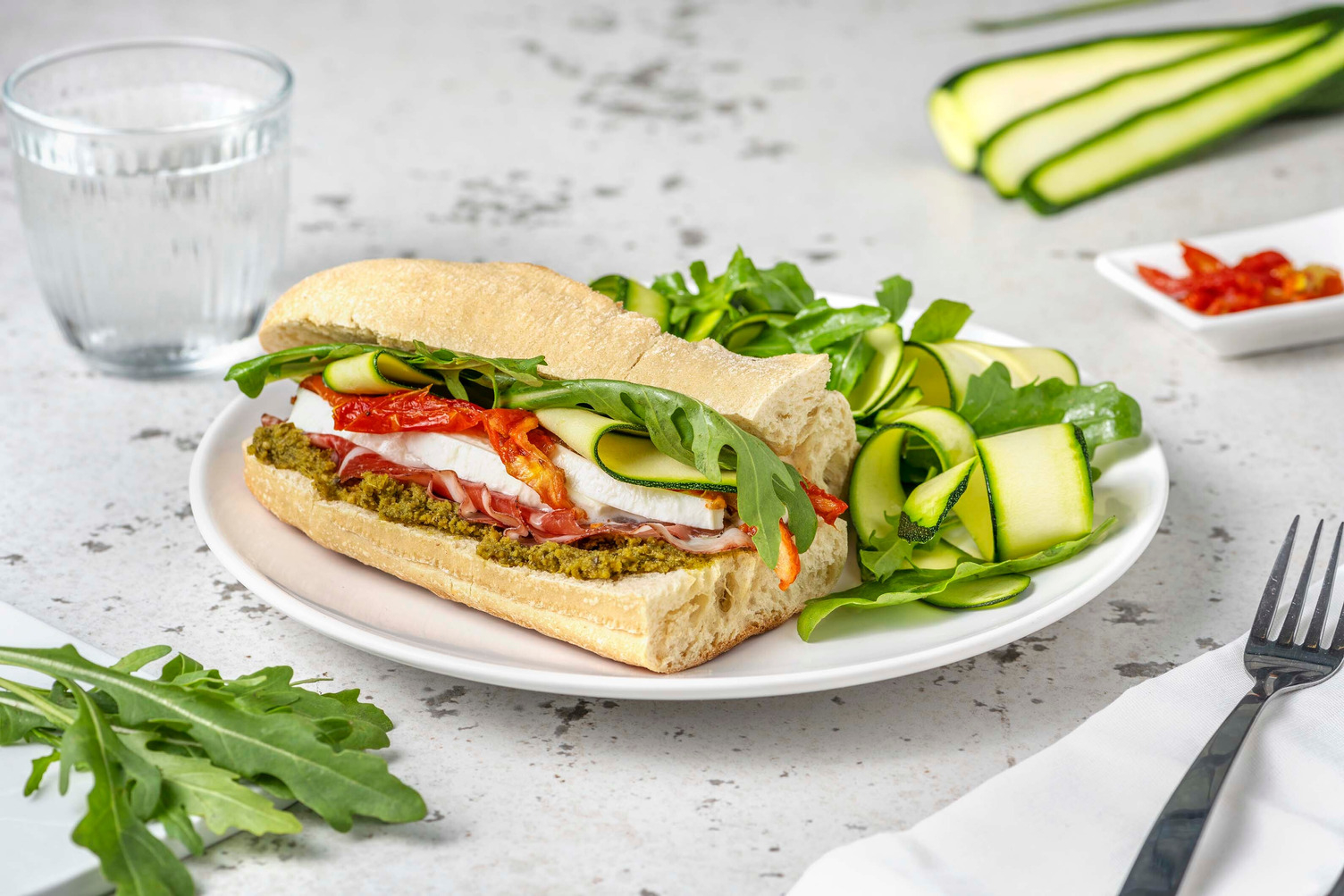 Sandwich à l'italienne : pesto, coppa & mozza