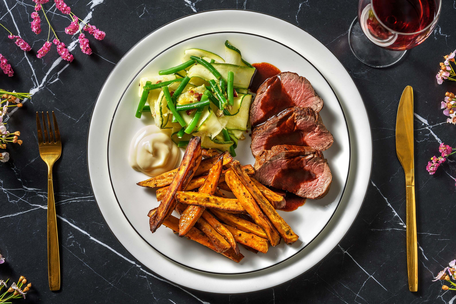 Ryggbiff med sötpotatispommes