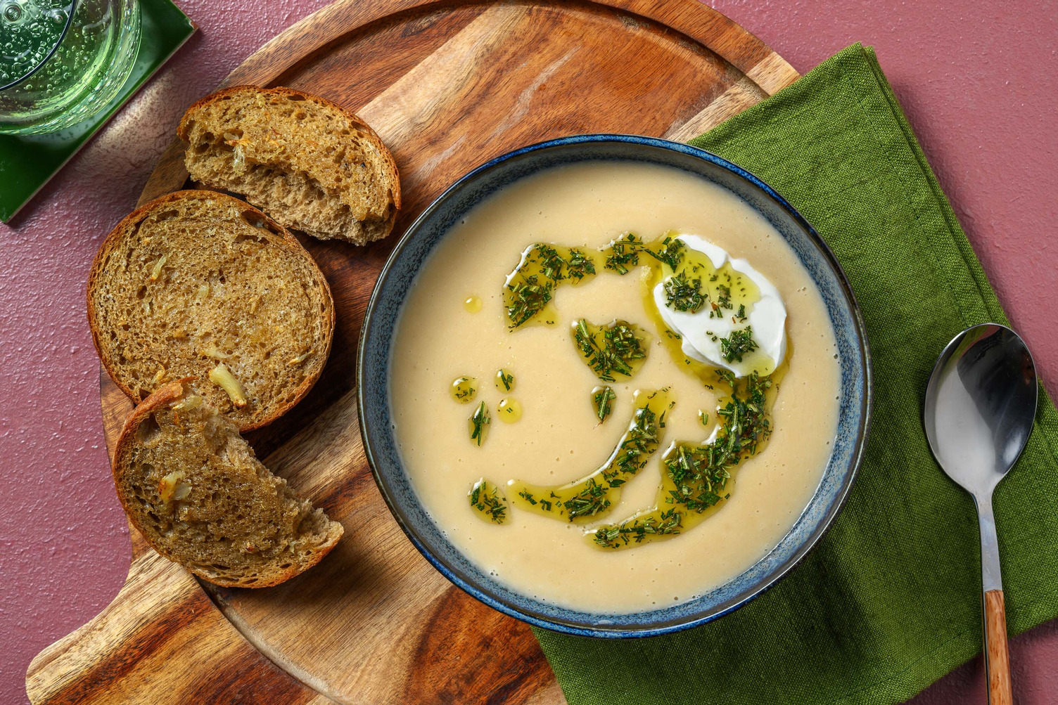 Soupe de panais à l’huile au romarin et à la truffe