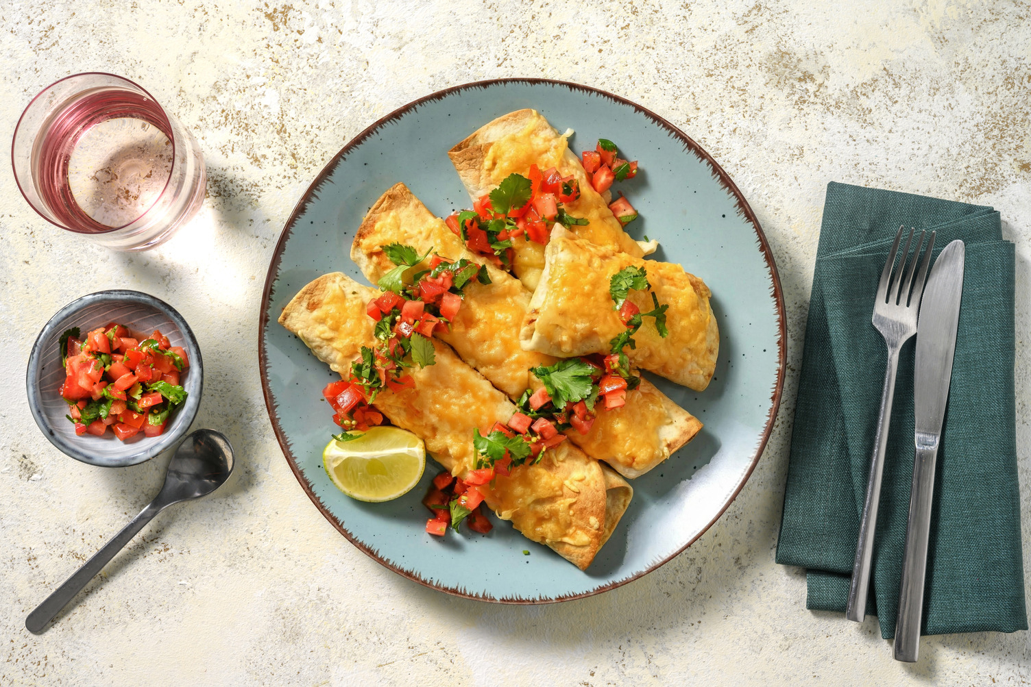Cheesy enchiladas met chipotle en paddenstoelen