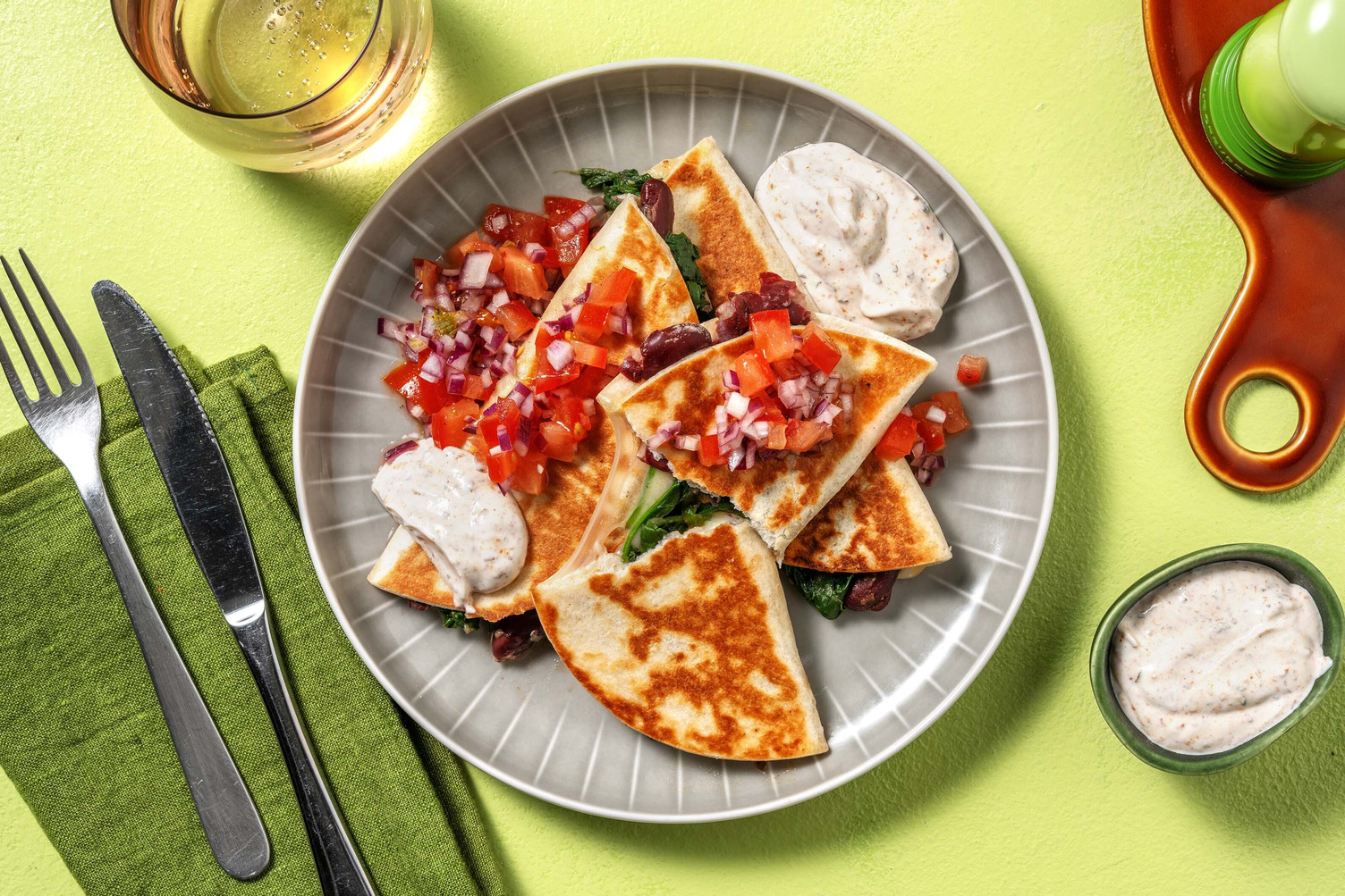 Quesadillas con spinaci e fagioli neri