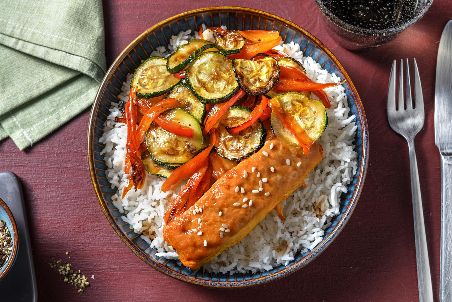 Zalm in hoisinsaus met geroosterde groenten