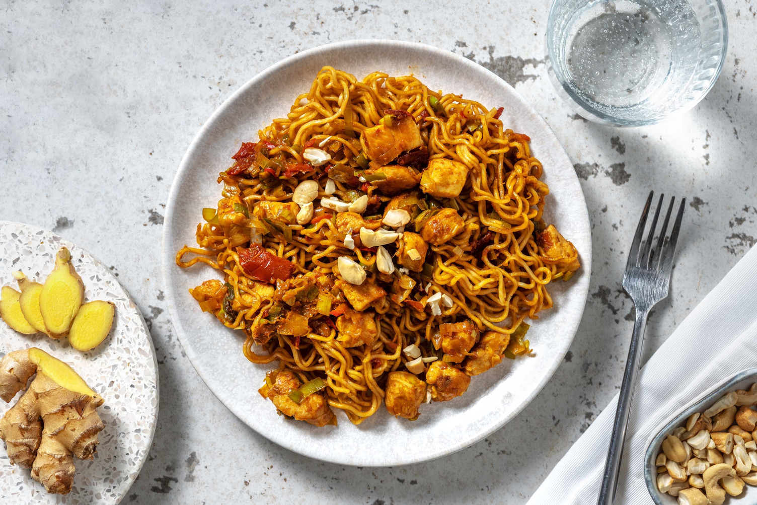 Wok peps de nouilles, poulet & cajous