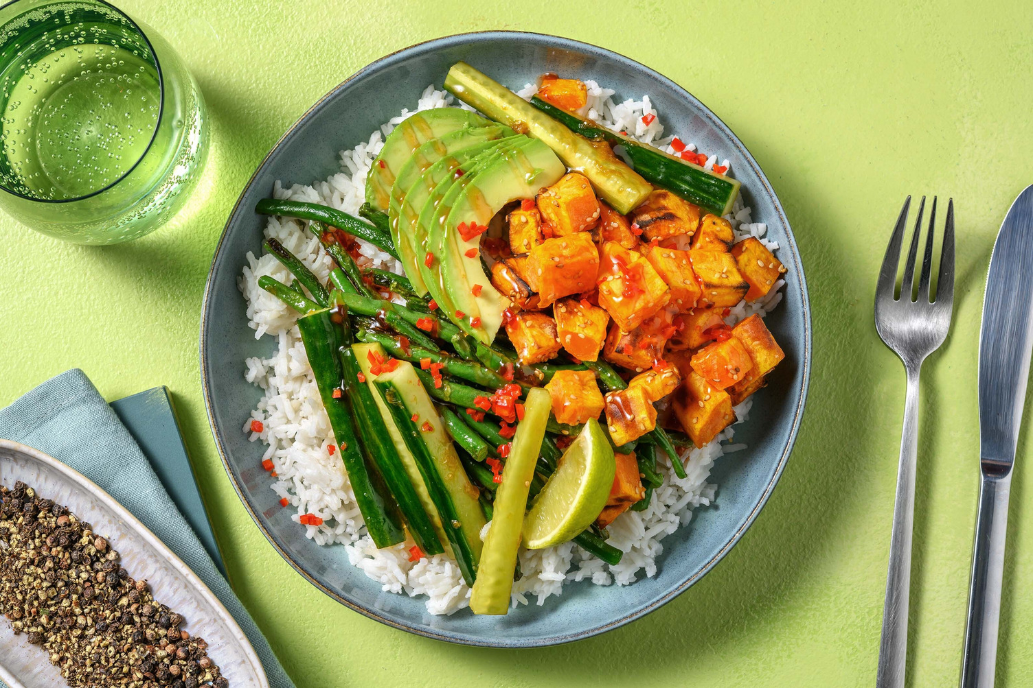 Bowl vegano di riso al cocco e verdure