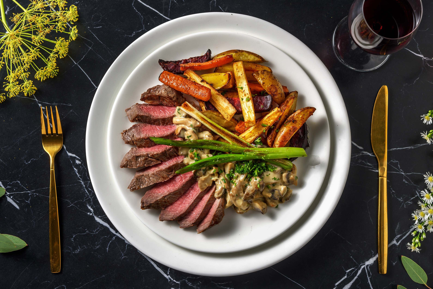 Stegt steak og cremet svampesauce