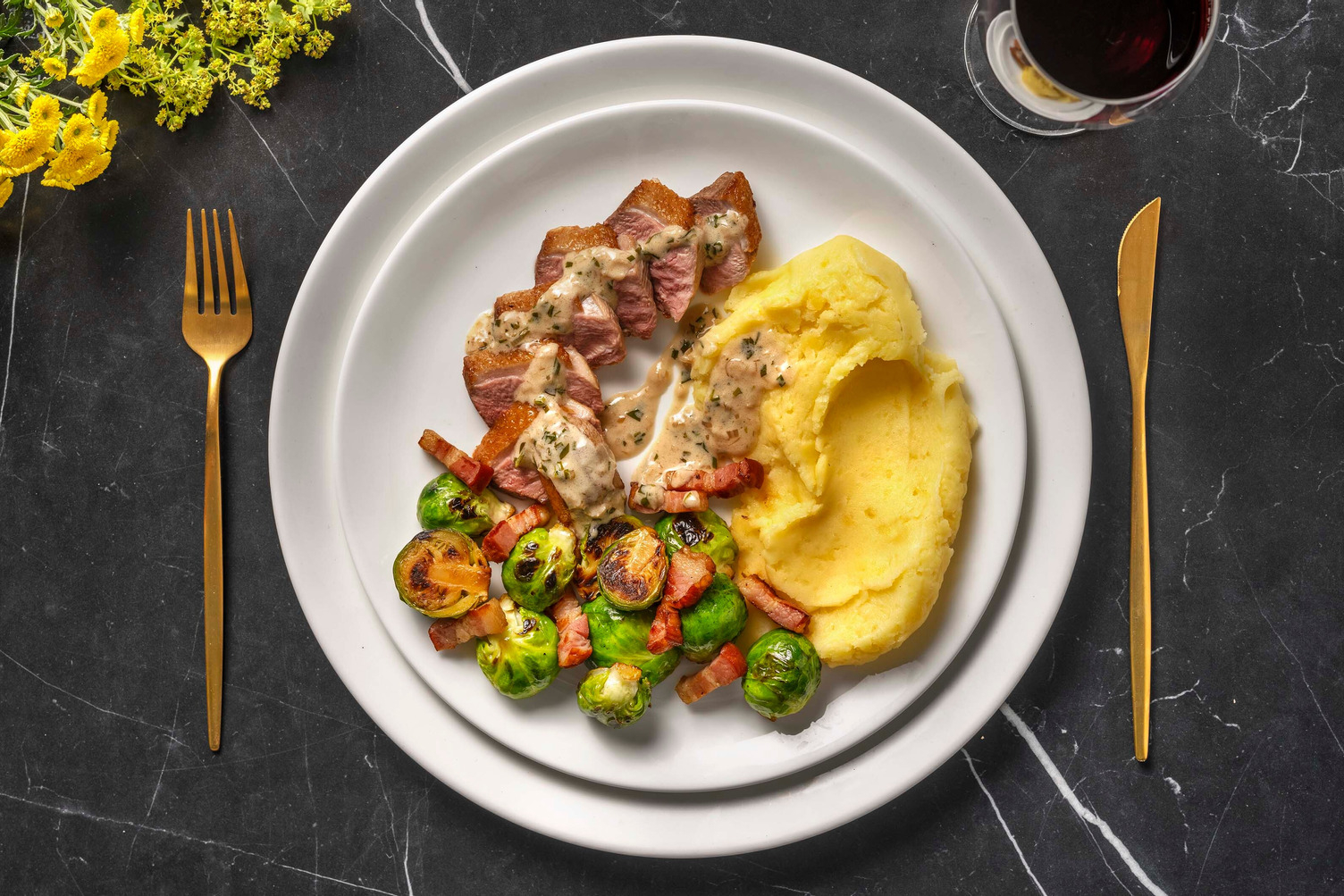Canard, sauce cerfeuil & purée au pecorino