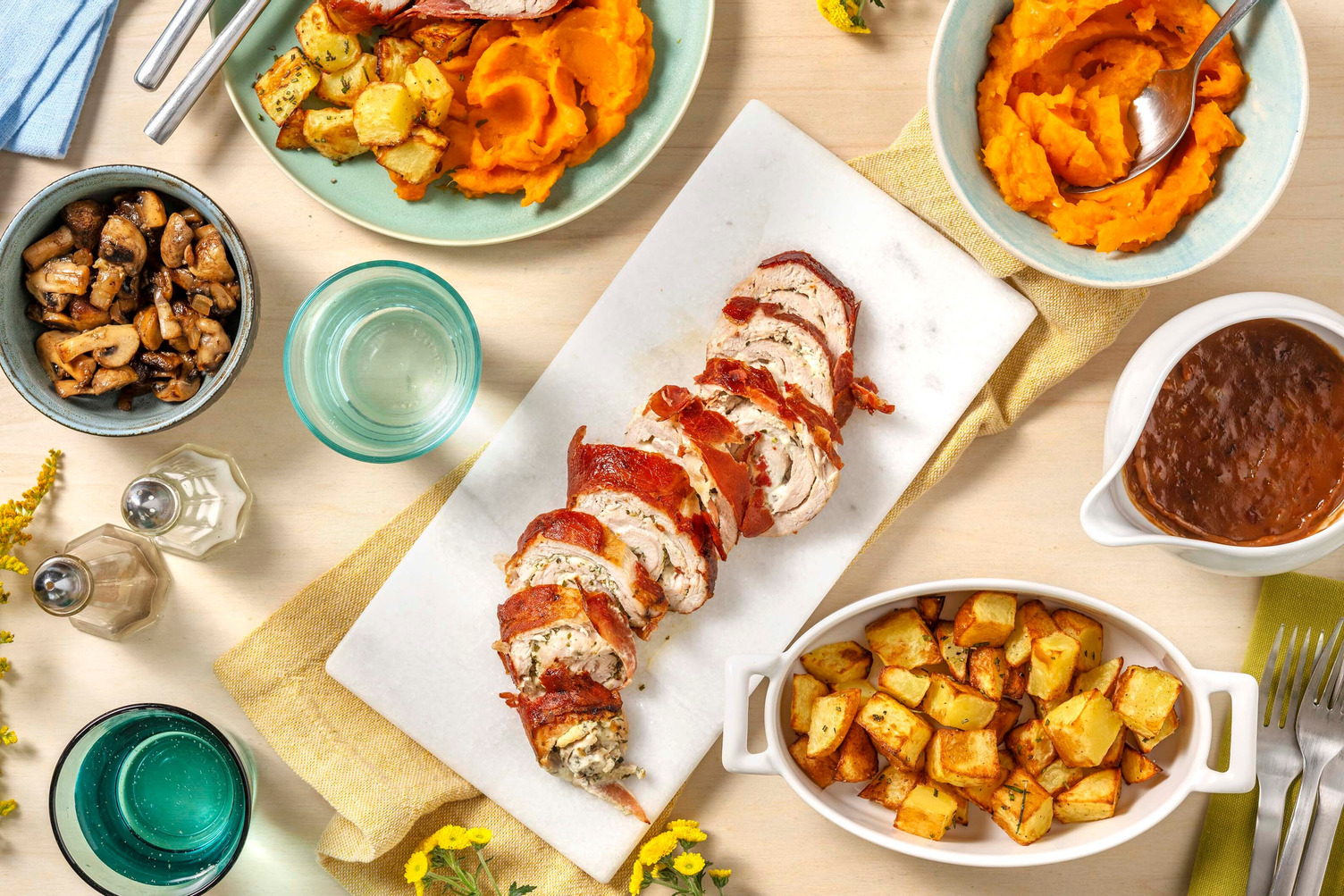 Kalkoenrollade met serranoham en cranberrysaus