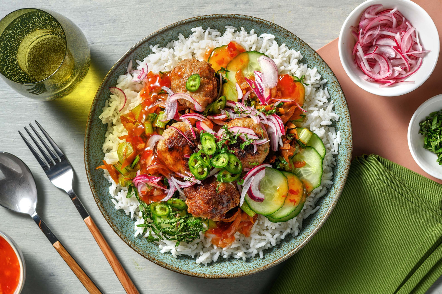 Bowl alla vietnamita con polpette glassate