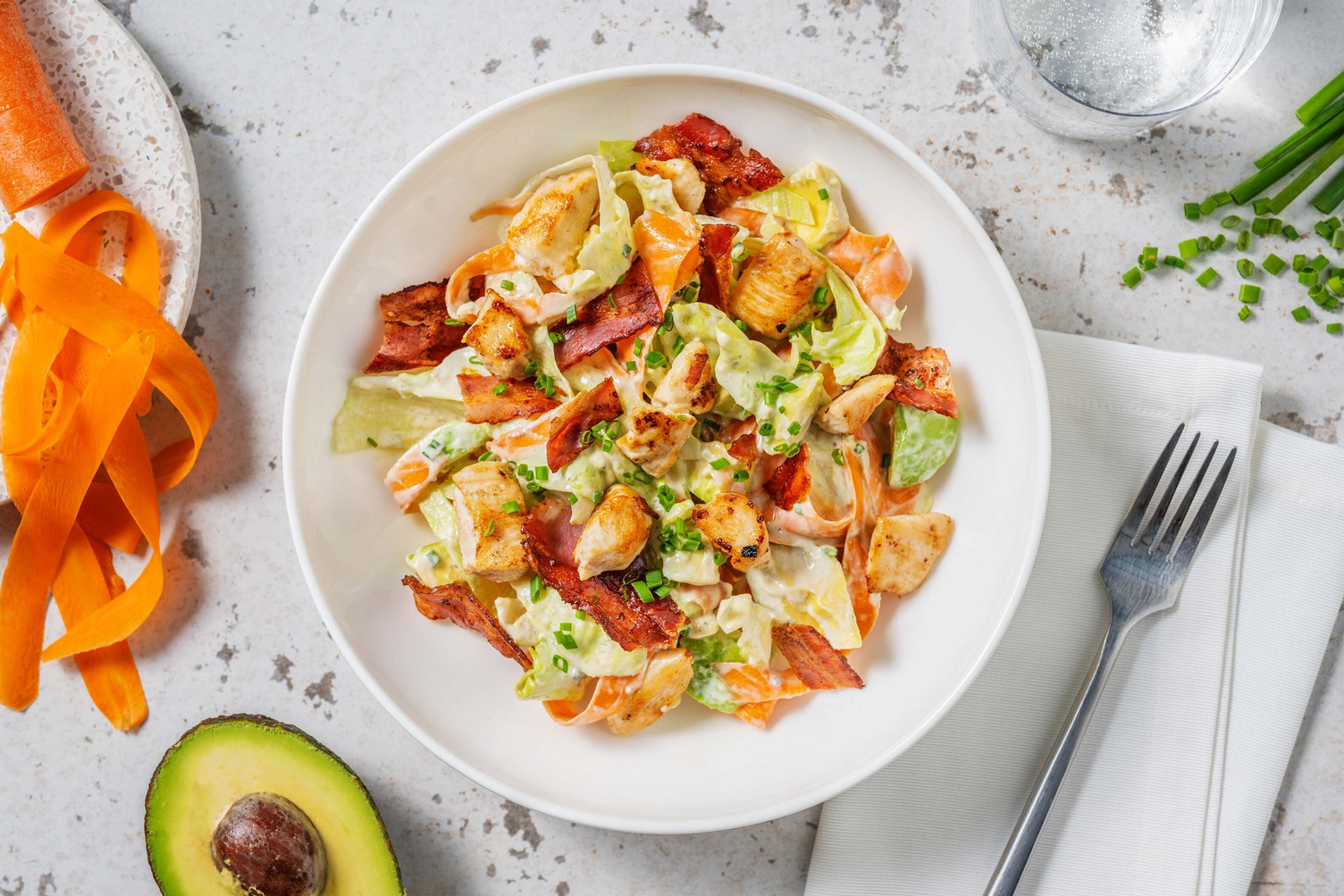 Salade Cobb : poulet, lardons & avocat