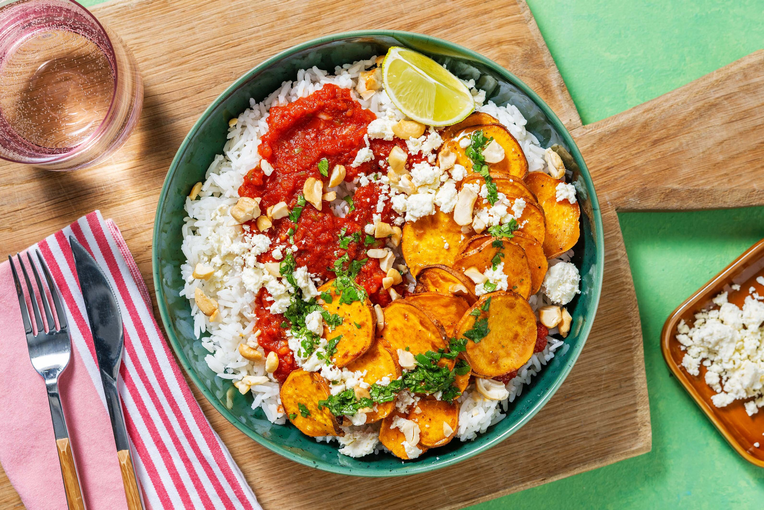 Patates douces rôties, sauce tomate & feta