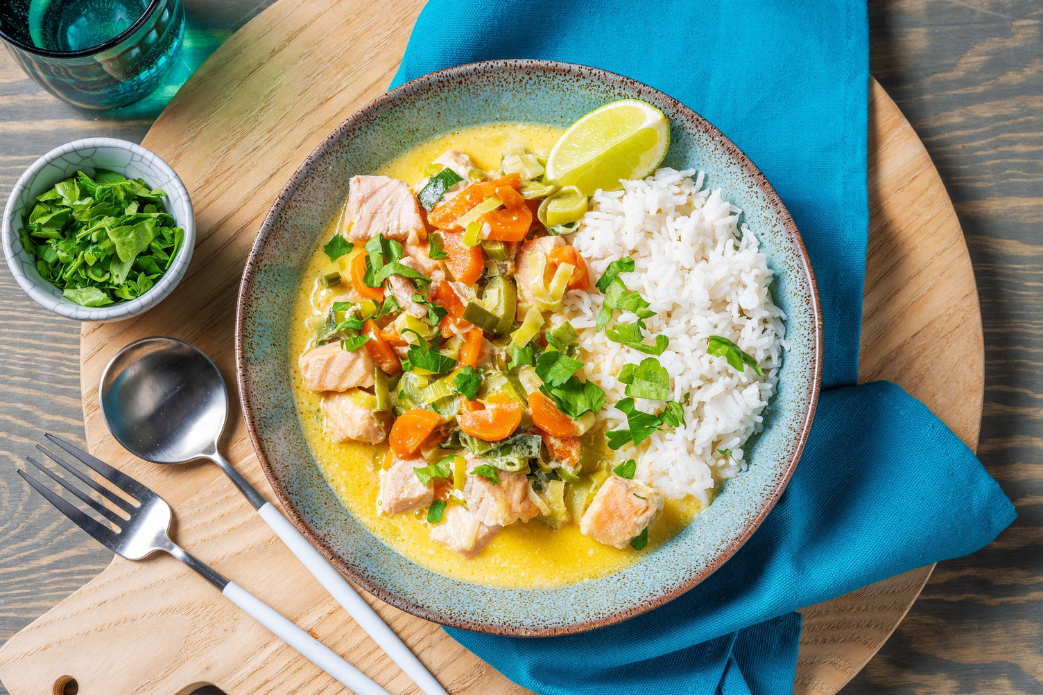 Spezzatino di salmone al latte di cocco e scorza di lime