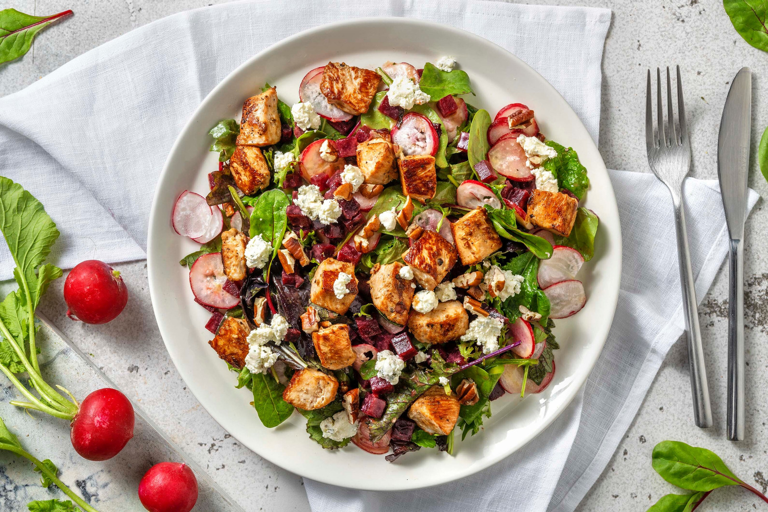 Salade betterave, poulet grillé & fromage frais