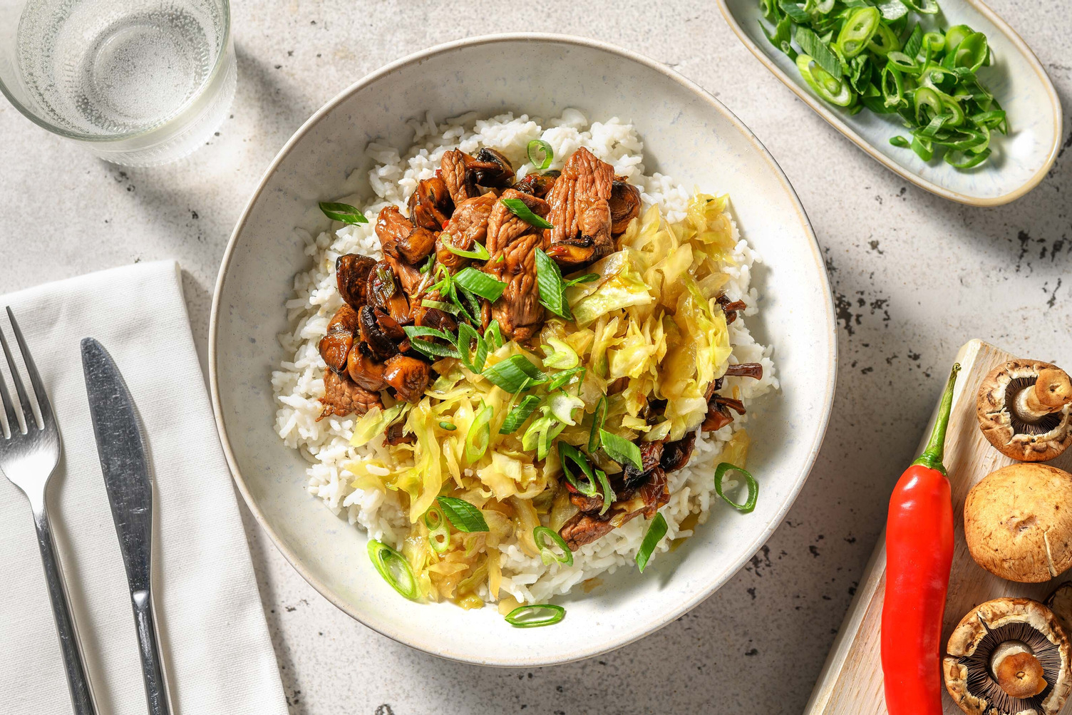 Zoet-pikante stir-fry met biefstukreepjes en champignons